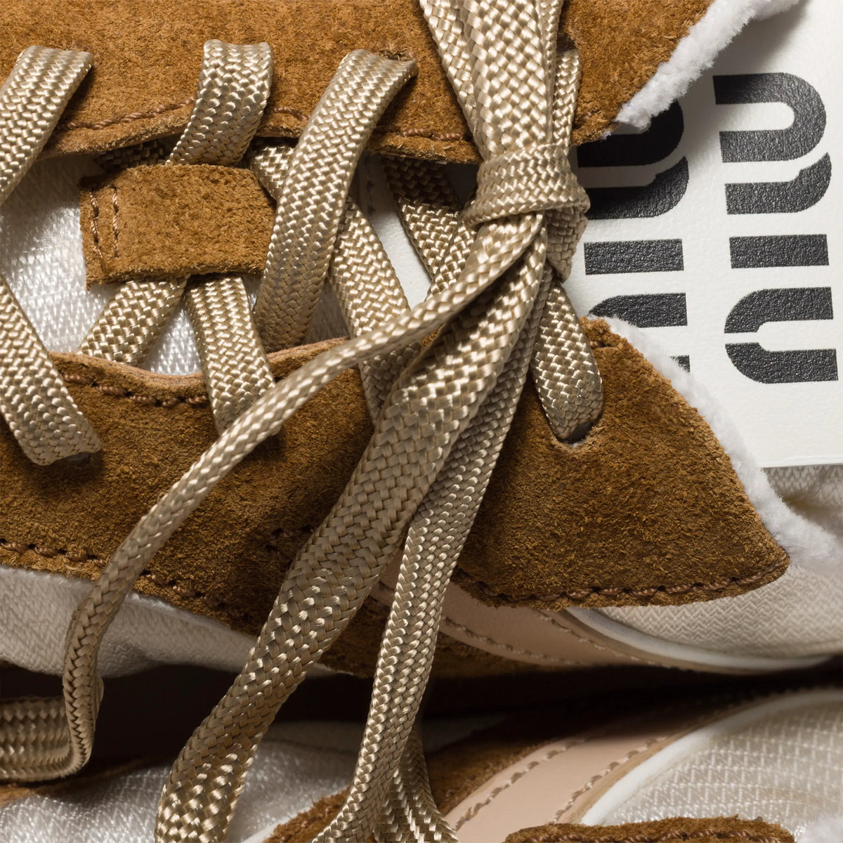 Chalk White/Cinnamon