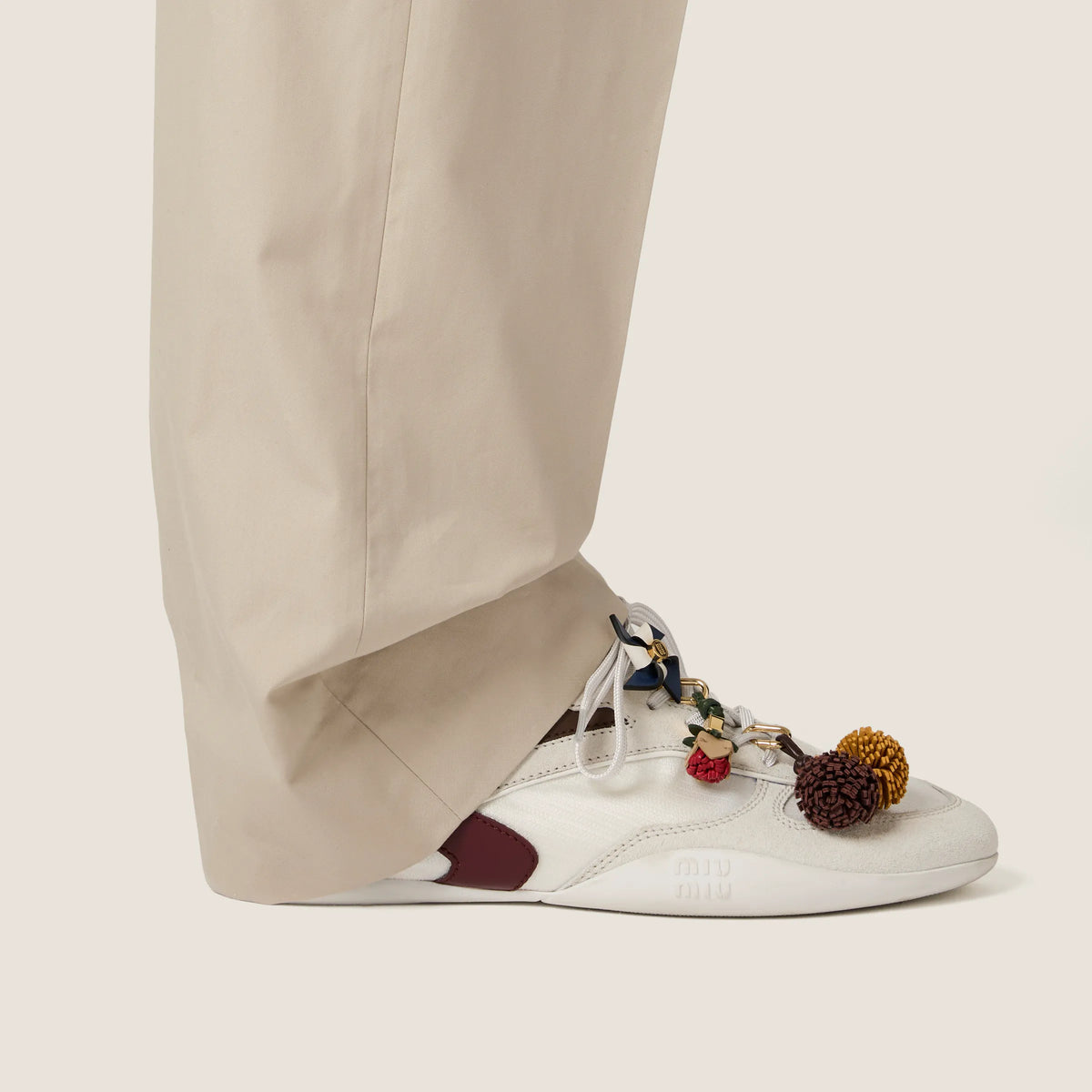 White/Burgundy
