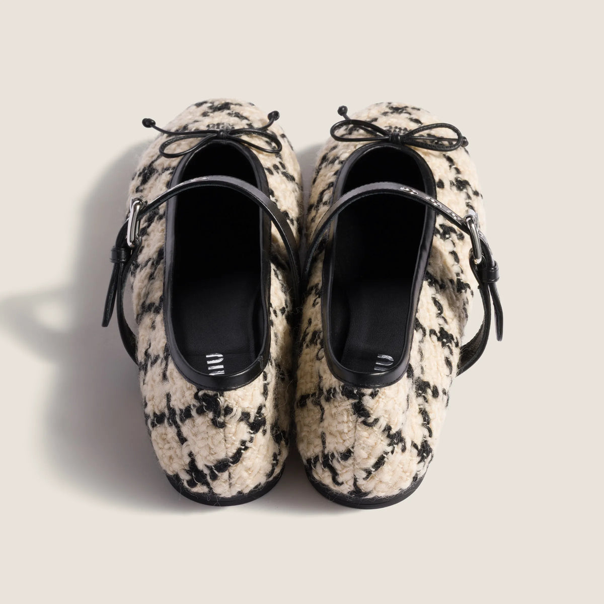 Ivory/Black